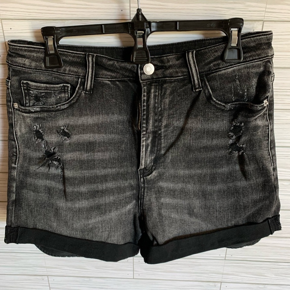 Risen jeans Women’s Black washed Distressed Denim Shorts like new rolled up hem
